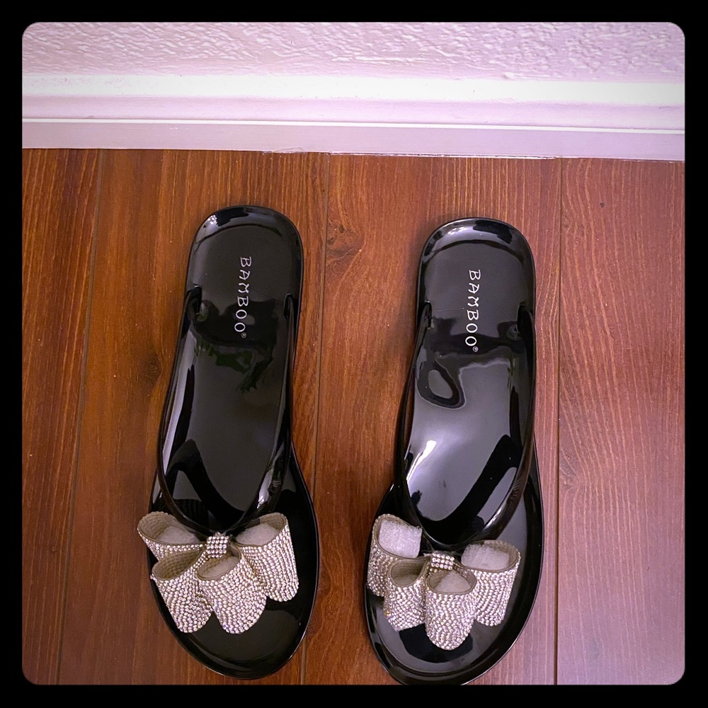 Bow flip flops